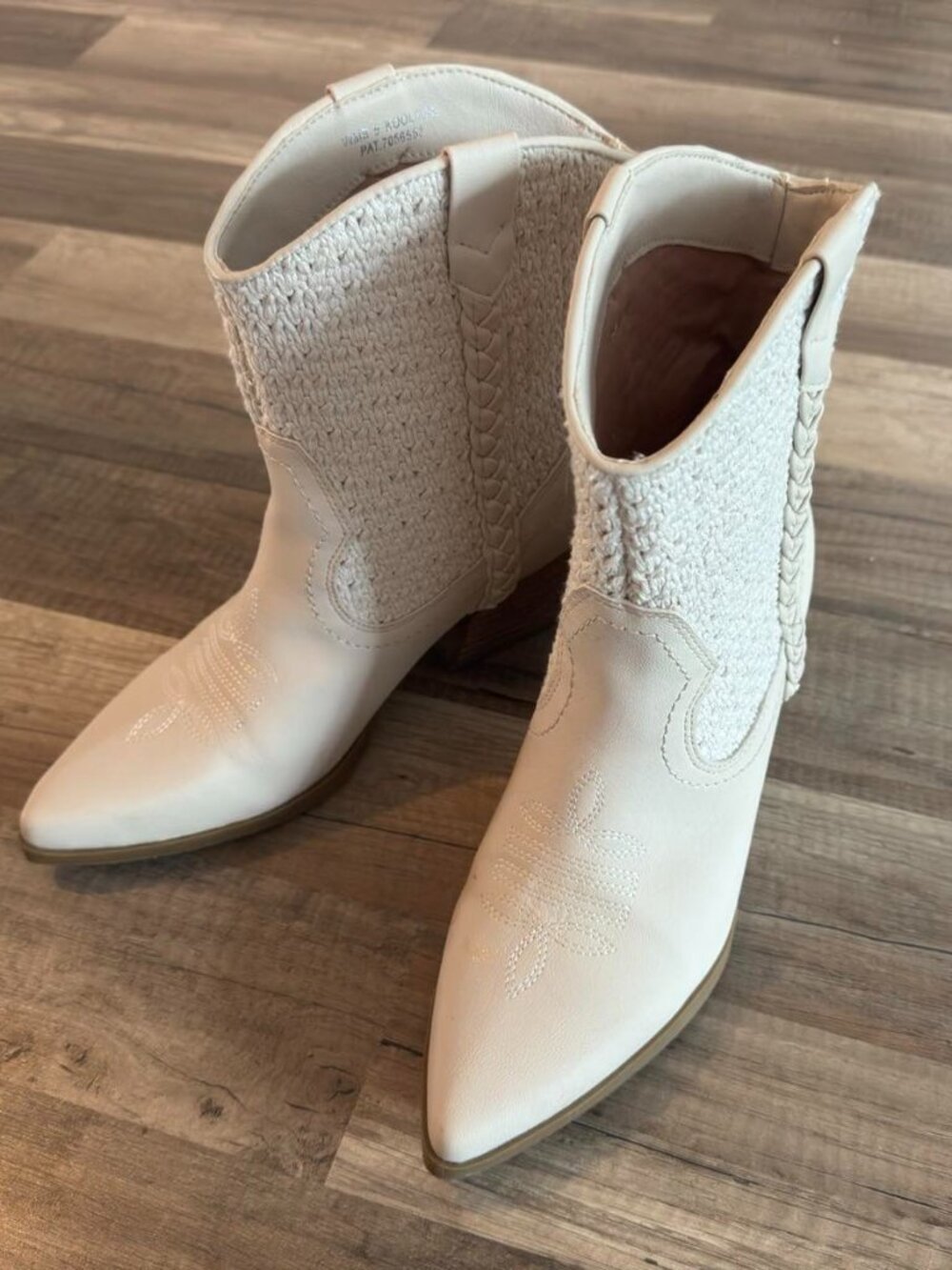 Dolce Vita Women’s Lacie Western Boot Size 9 M Crochet/Knit shaft